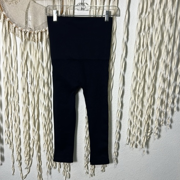 Belly Bandit Mother Trucker Black Cropped Leggings Size Small - Picture 5 of 14